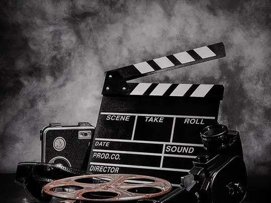 Clap de cinéma et bobines de film